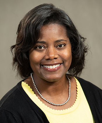 Andi Lyons headshot