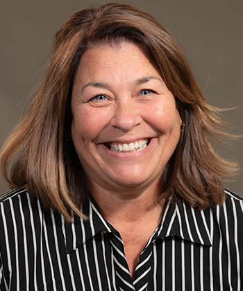 Lynn Schulte headshot