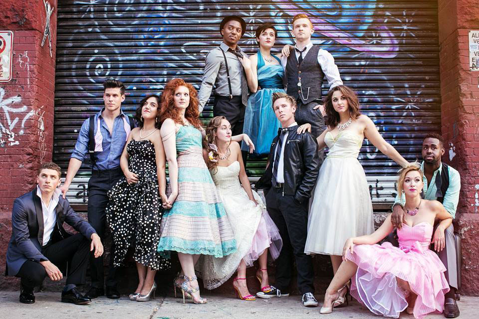 Seniors "vogue" it out against some cool graffiti Seniors "vogue" it out against some cool graffiti
