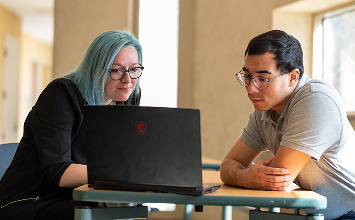 Stefanie Laudolff ’23 (left), a psychology major from Fond Du Lac, Wisconsin and Chris Chang ‘23 (right), a political science major from Westlake, Ohio helped to develop the questions and analyze results