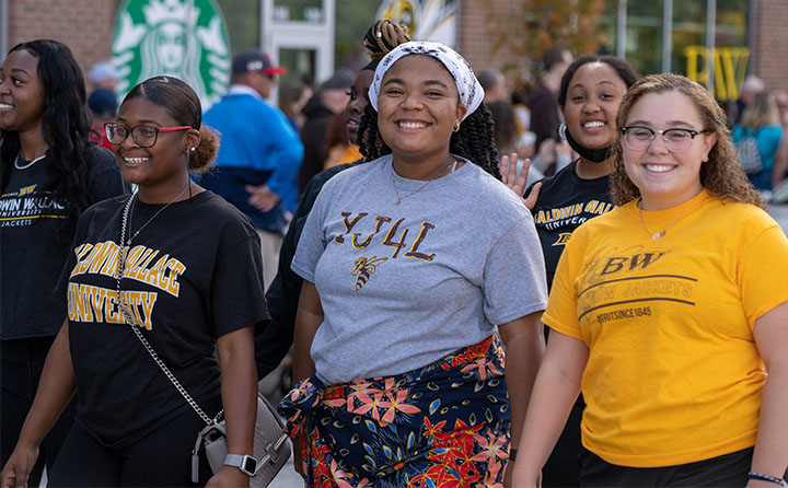 Photo of BW Students in Homecoming Parade