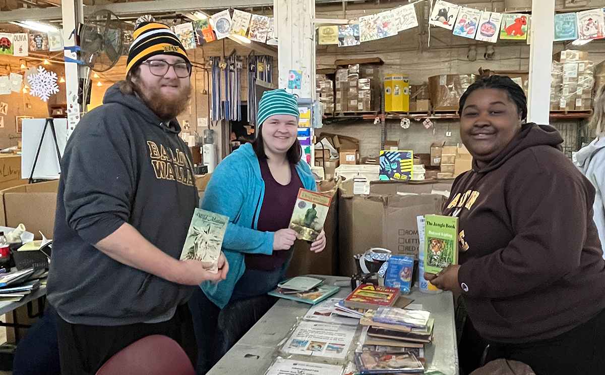 BW CKI book bank volunteers