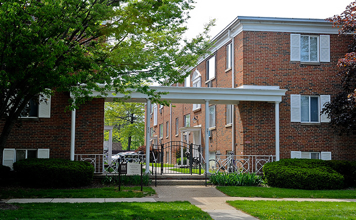 photo of exterior of graduate apartments