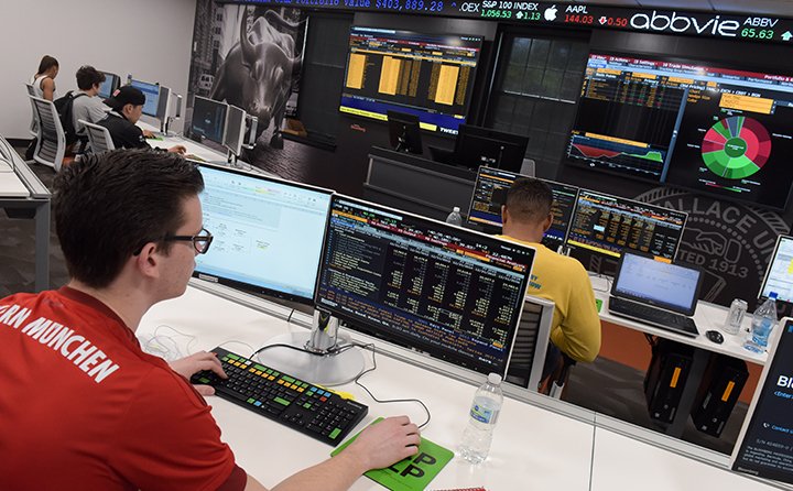 Student at computer in Business Research Center