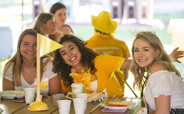 BW students sitting together at orientation