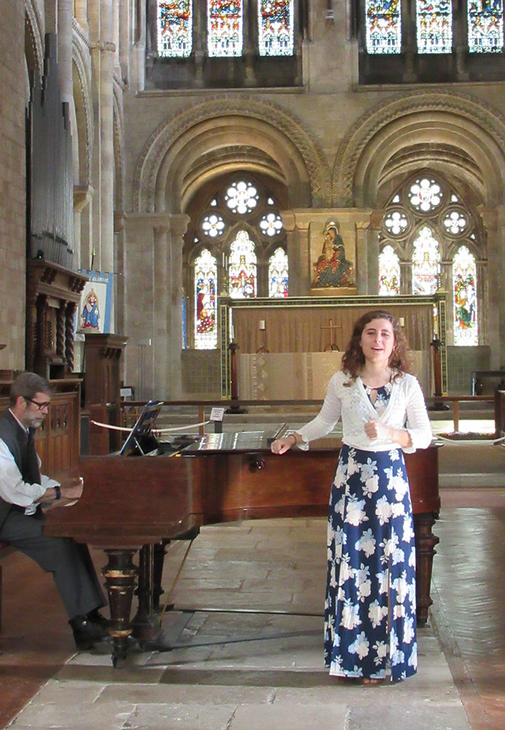 Claire Makowski in recital