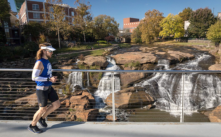 Photo of BW alumnus Keith Hanson running