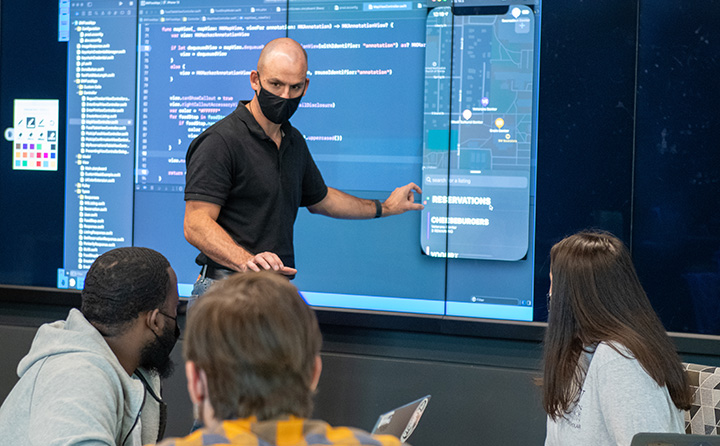 Dr. Brian Krupp works with student researchers in BW's Data Visualization Lab.