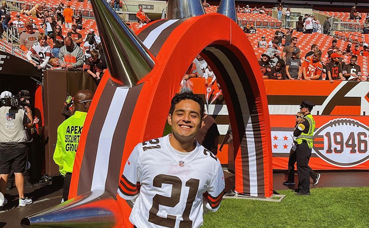 Rodrigo Torrejón ’22 waiting to sing the national anthem for the Cleveland Browns.