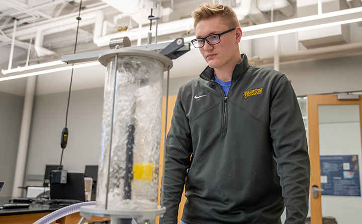 Student in Knowlton Center lab