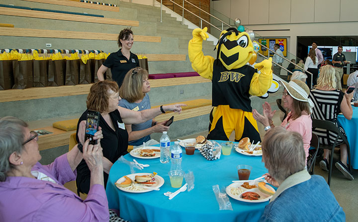 Vitalia residents enjoy a picnic lunch with Stinger