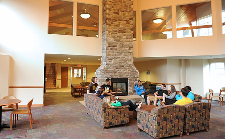 image of students in Ernsthausen lounge