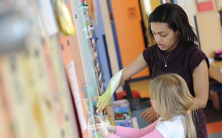 Student teacher working with kindergarten students