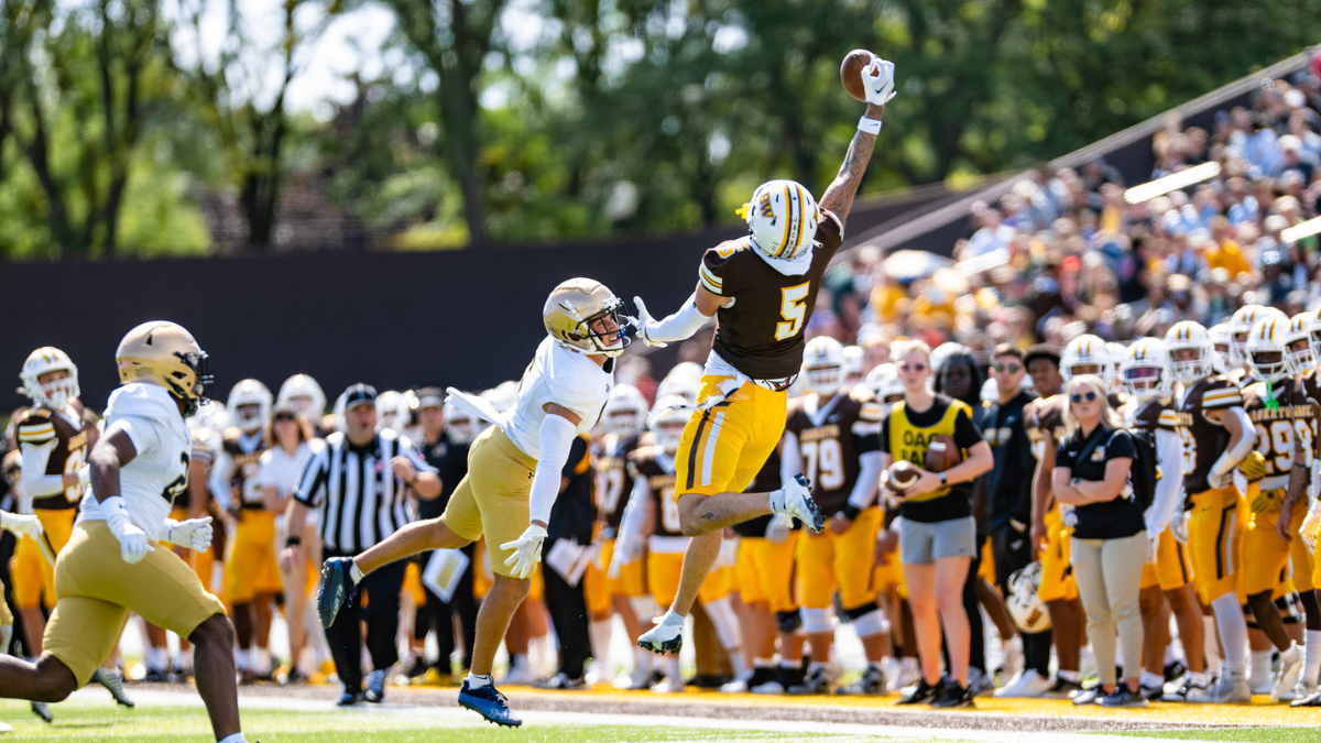 Photo of the Yellow Jackets football team