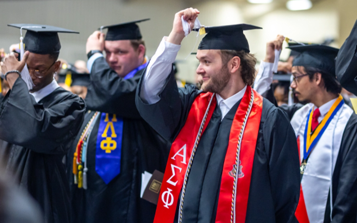 Students at BW's commencement ceremony