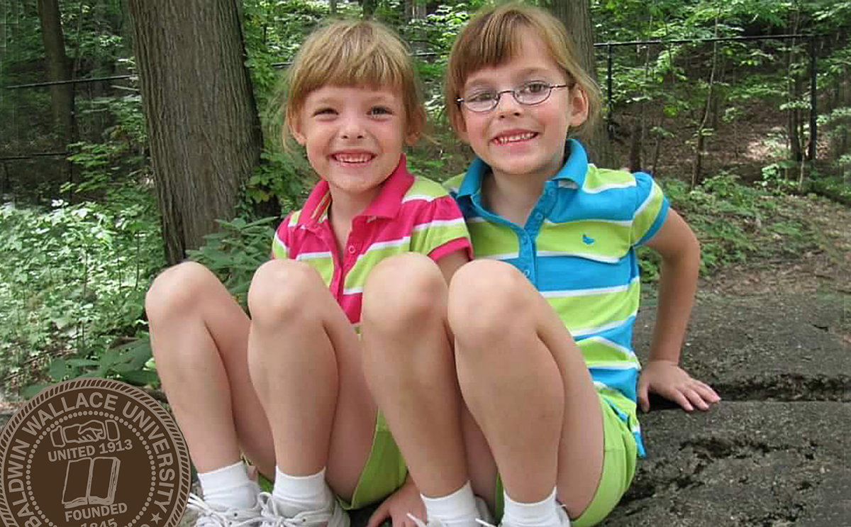 Photo of twin children Erin and Lauren Heyse