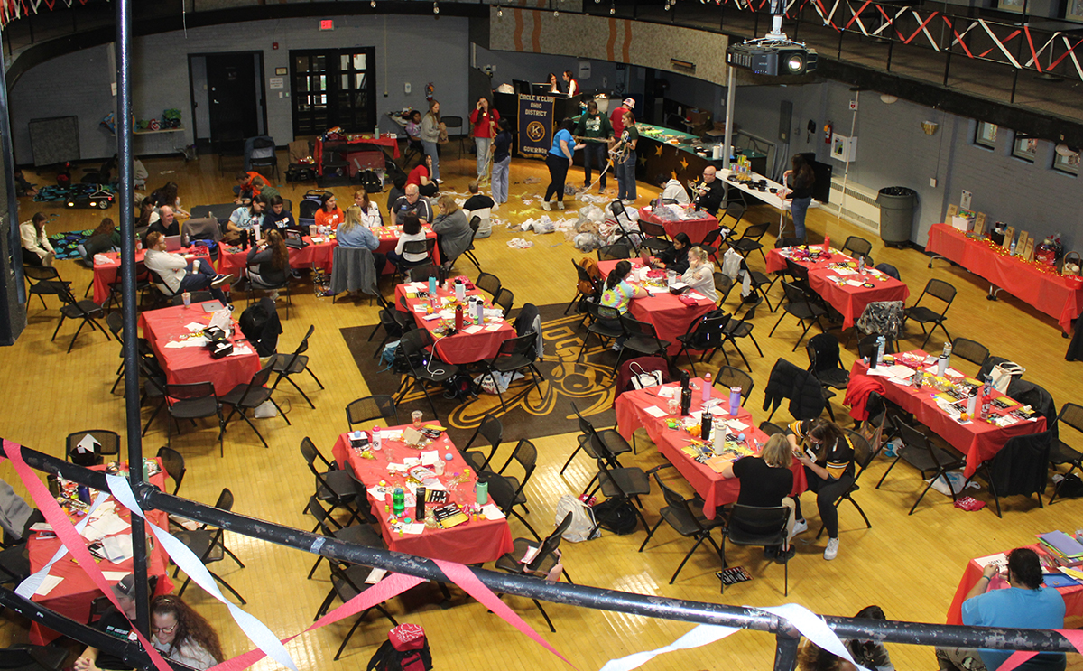 Students work on service projects 