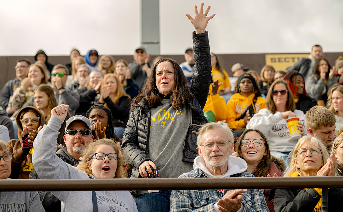 BW-parent-family-weekend-football-game