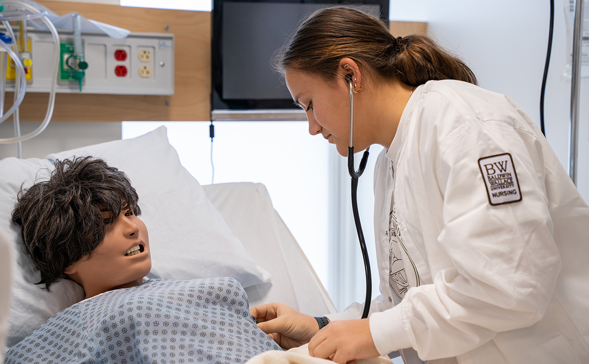 https://www.bw.edu/news/images/nursing-listens-to-lungs.jpg