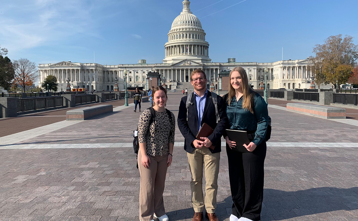 research-advocates-us-capitol.jpg