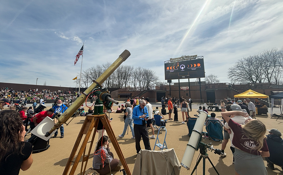 solar-eclipse-telescope-wide.jpg